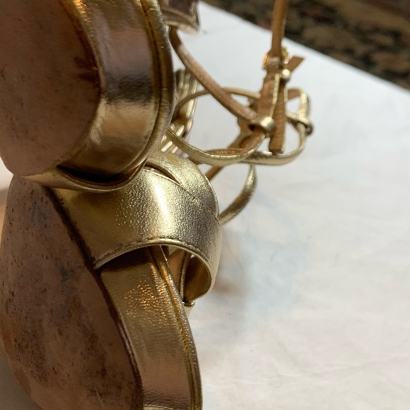 SOLD 10 badgley mischka gold foil leather bow heels - Picture 12 of 13